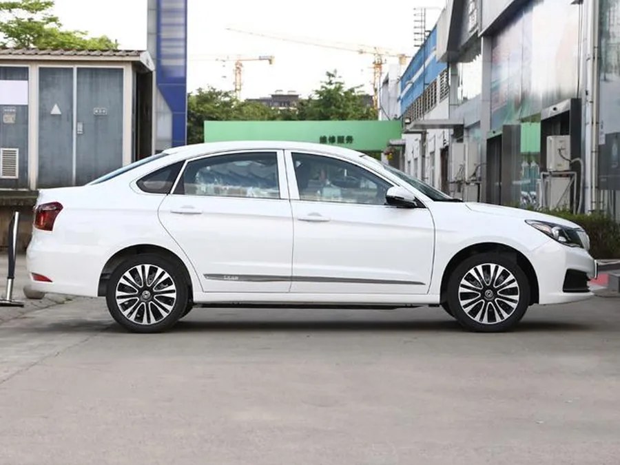 经济型快车 东风E70实拍